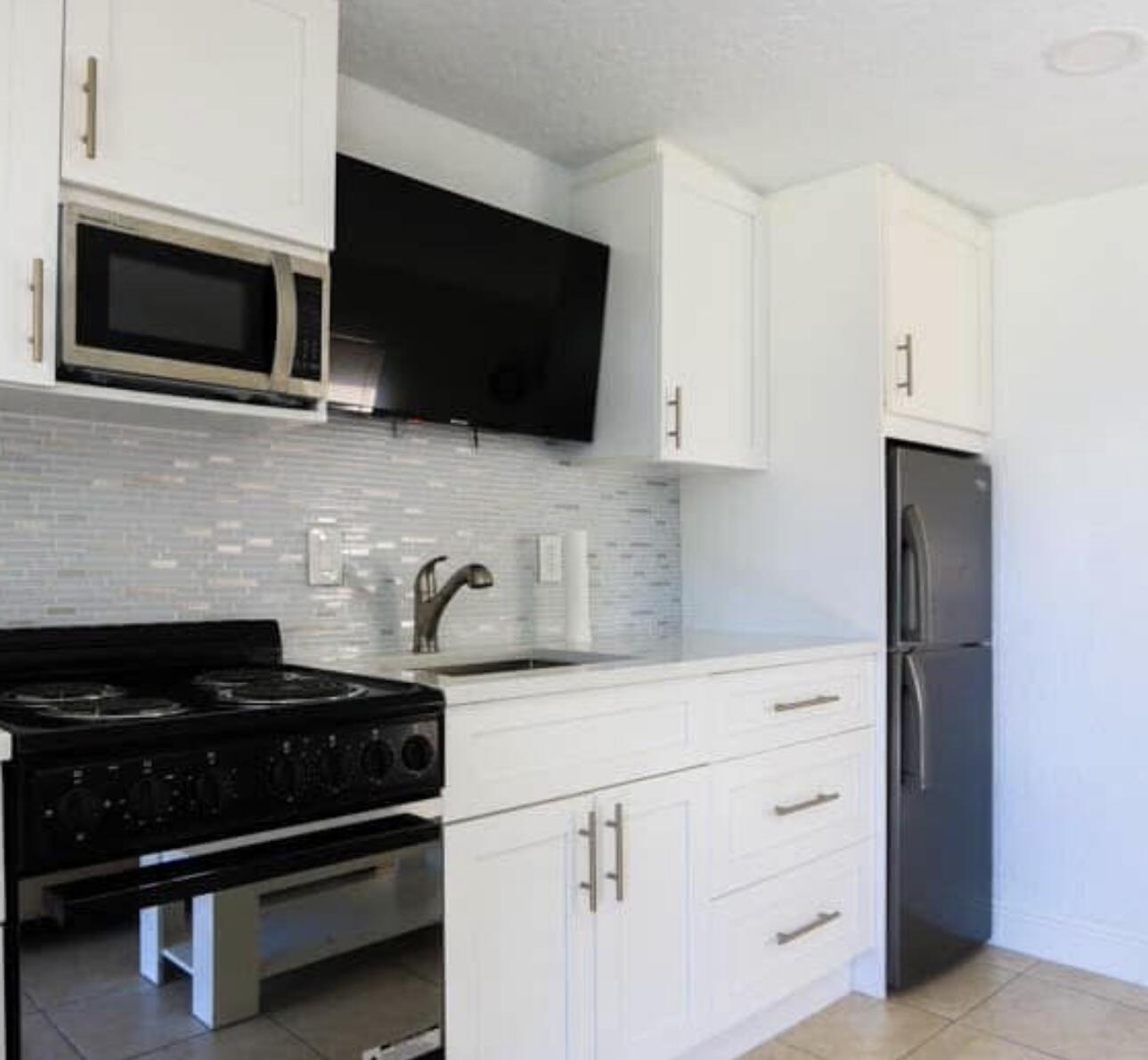 RUFF'S LITTLE DIXIE - Residential Lease