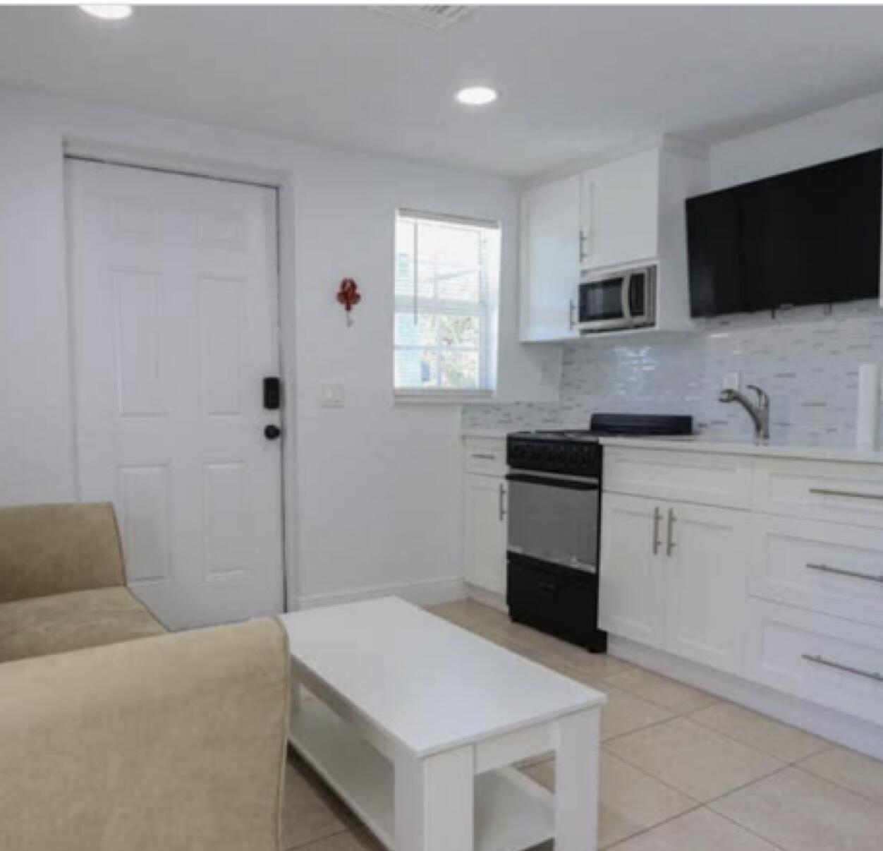 RUFF'S LITTLE DIXIE - Residential Lease