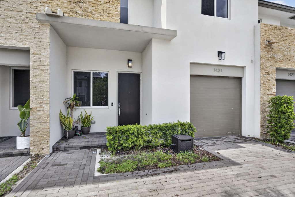 Photo of 1431 PIONEER Way, Royal Palm Beach, FL 33411 (MLS # B26062708)