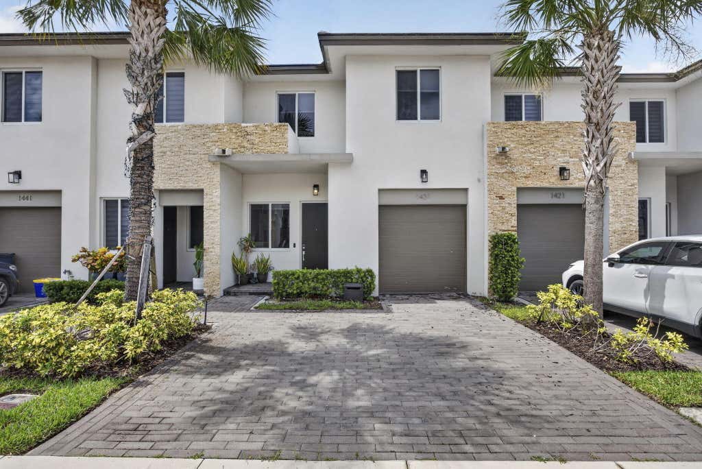 Photo of 1431 PIONEER Way, Royal Palm Beach, FL 33411 (MLS # B26062708)