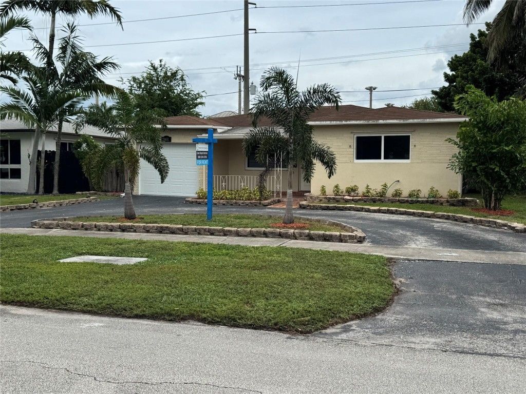 Photo of 1401 N 31st Road, Hollywood, FL 33021 (MLS # F10521136)
