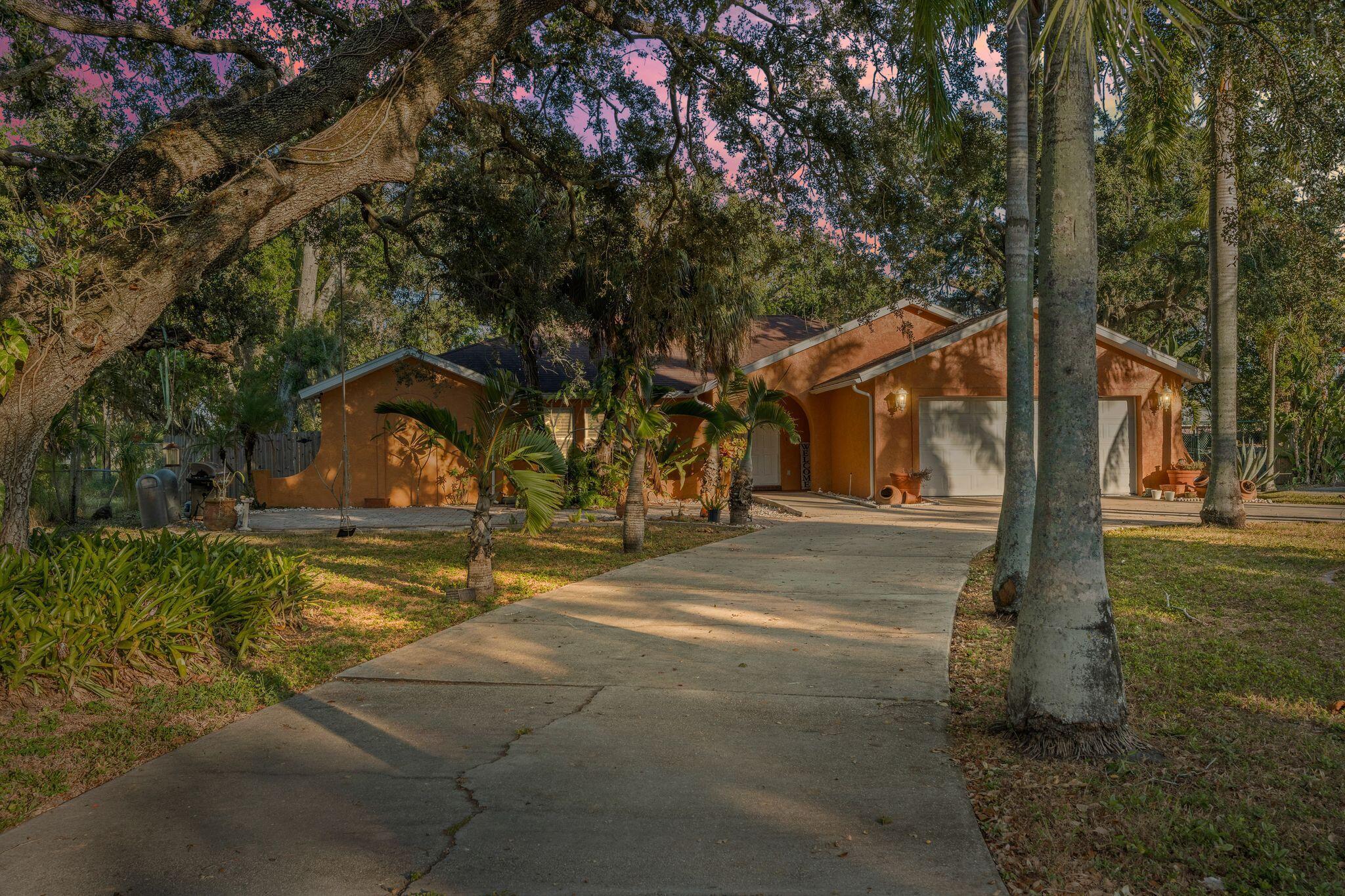 4200; TROPCL SHRS,27TH ST - Residential