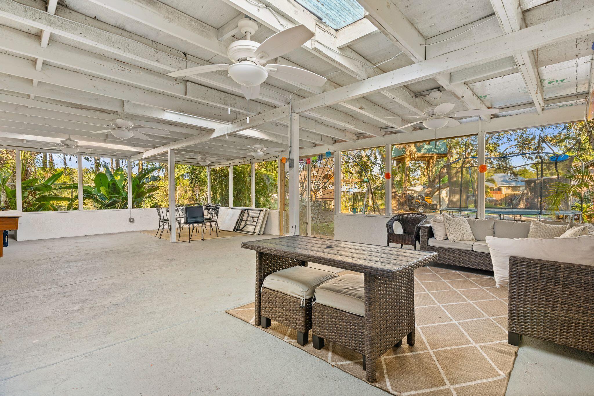 4200; TROPCL SHRS,27TH ST - Residential