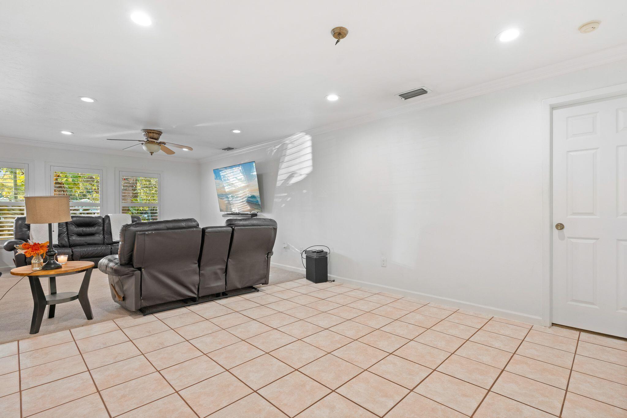 4200; TROPCL SHRS,27TH ST - Residential