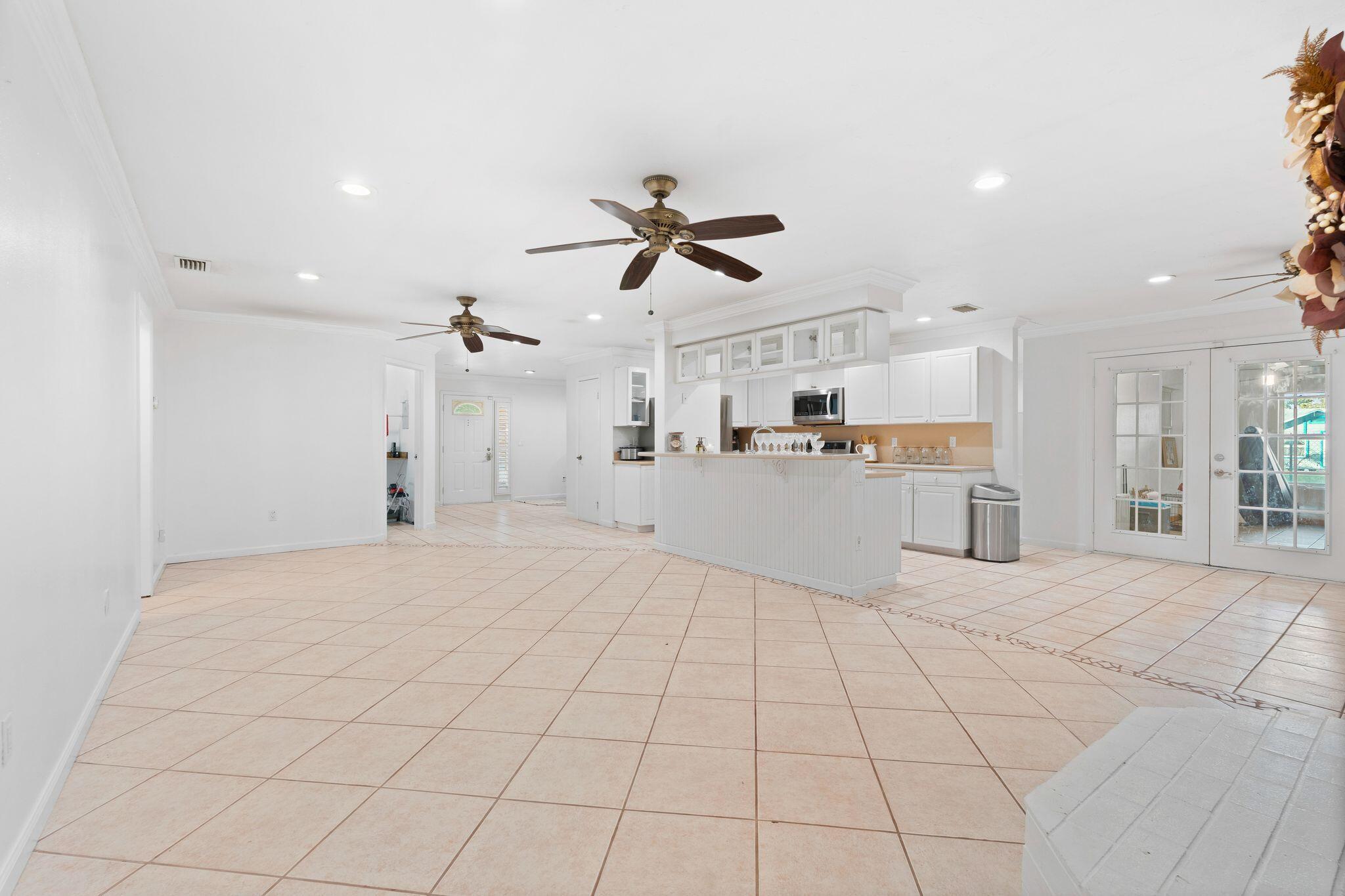 4200; TROPCL SHRS,27TH ST - Residential