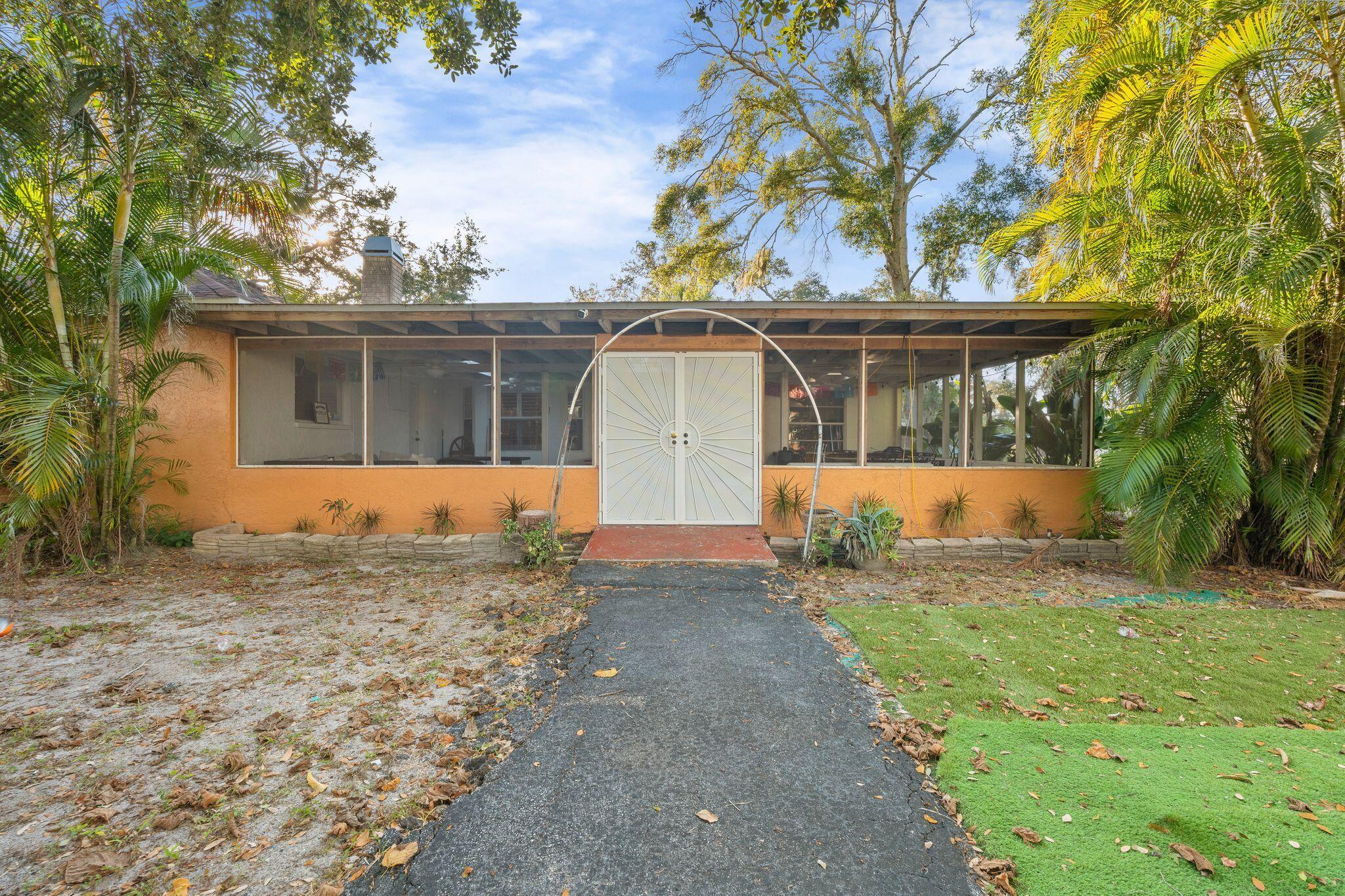 4200; TROPCL SHRS,27TH ST - Residential