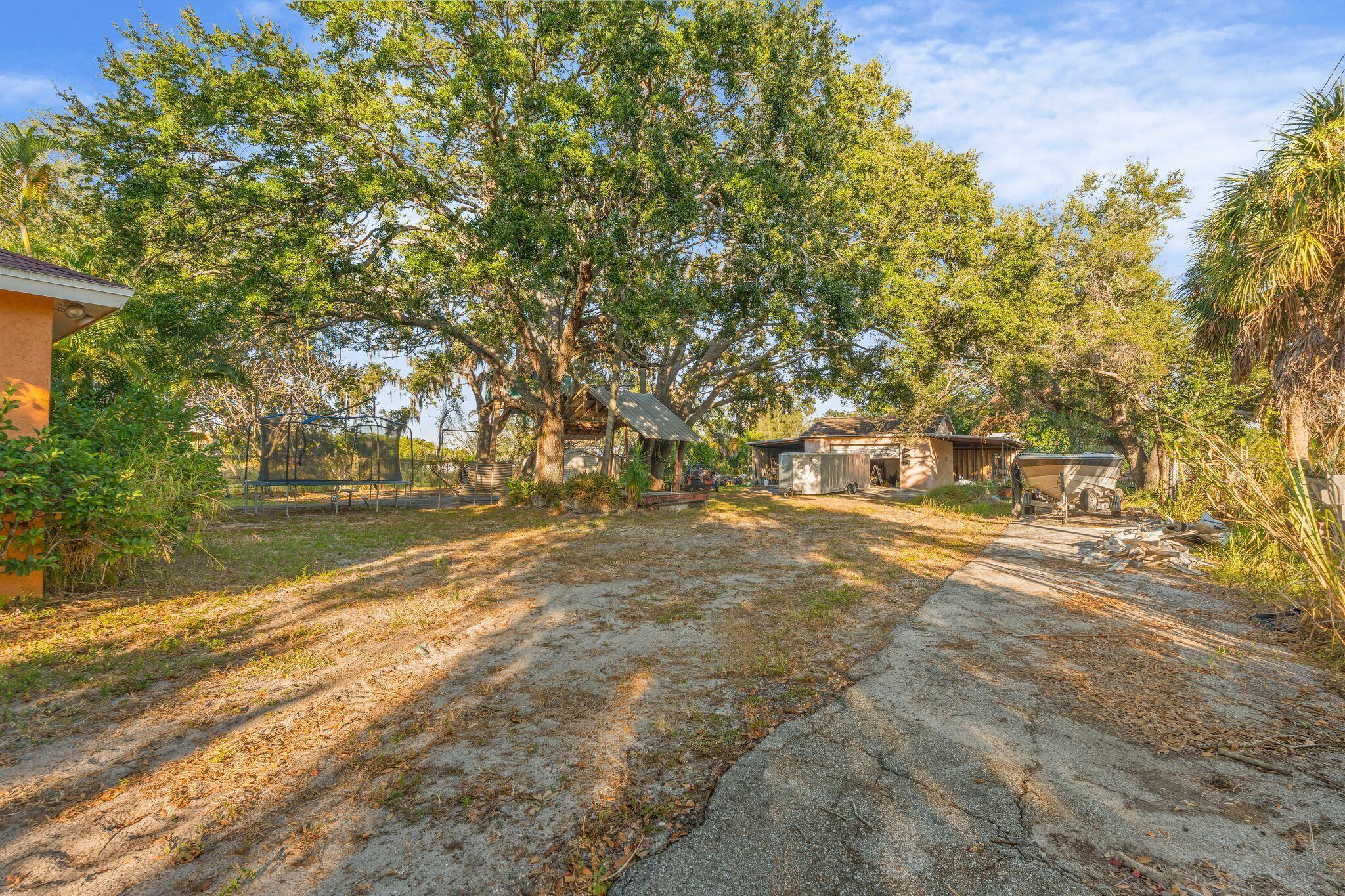 4200; TROPCL SHRS,27TH ST - Residential