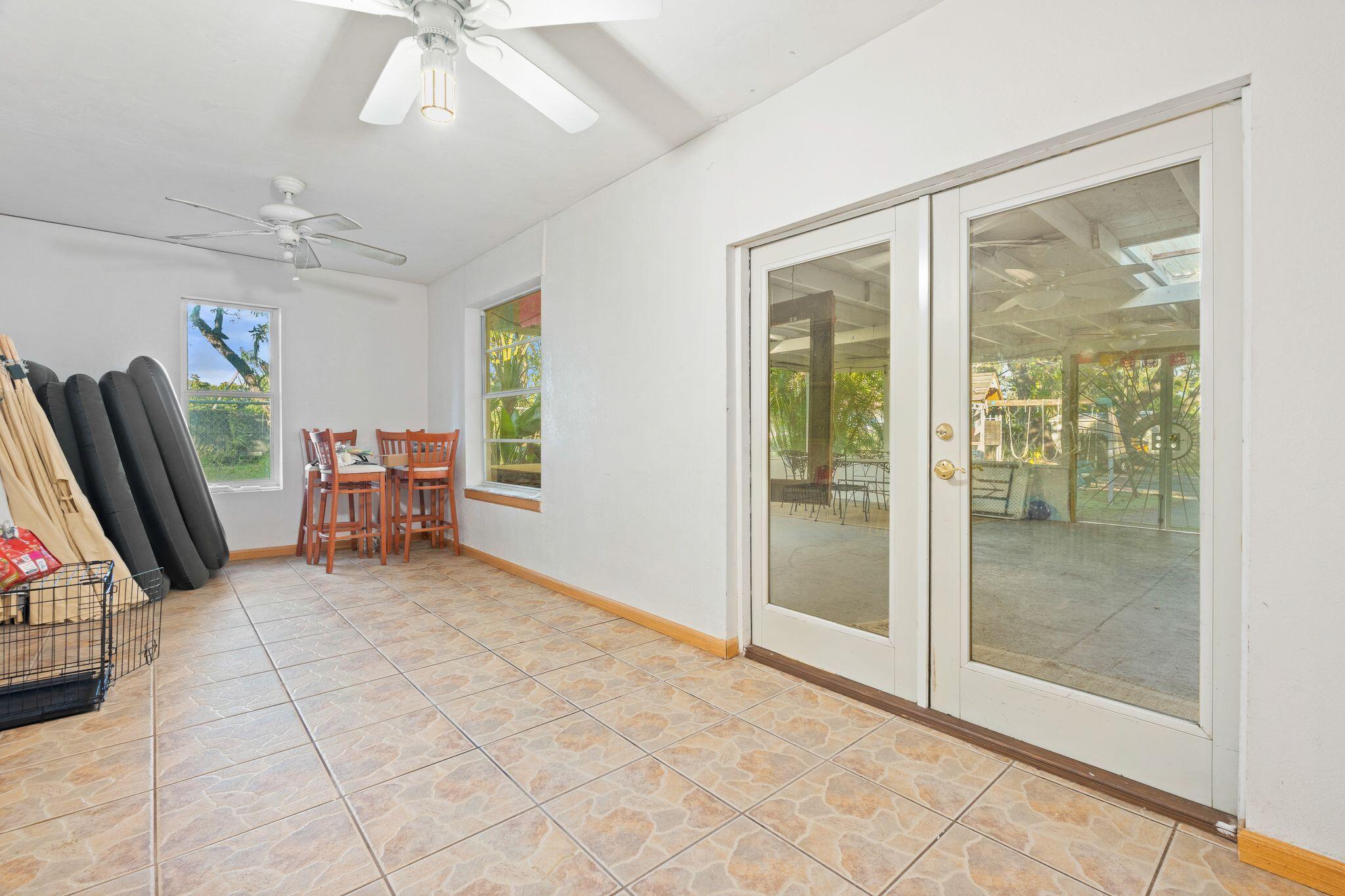 4200; TROPCL SHRS,27TH ST - Residential