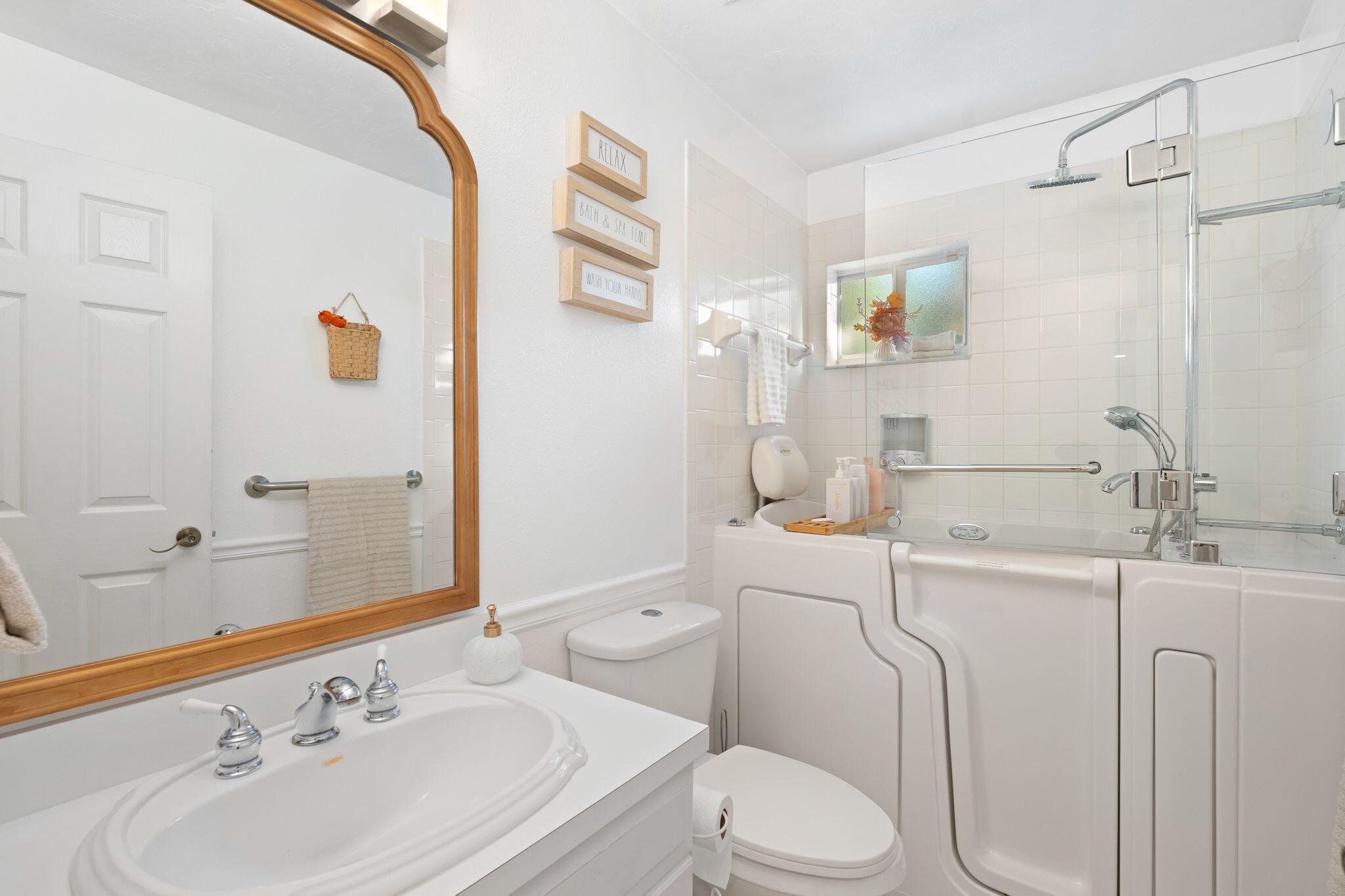 4200; TROPCL SHRS,27TH ST - Residential