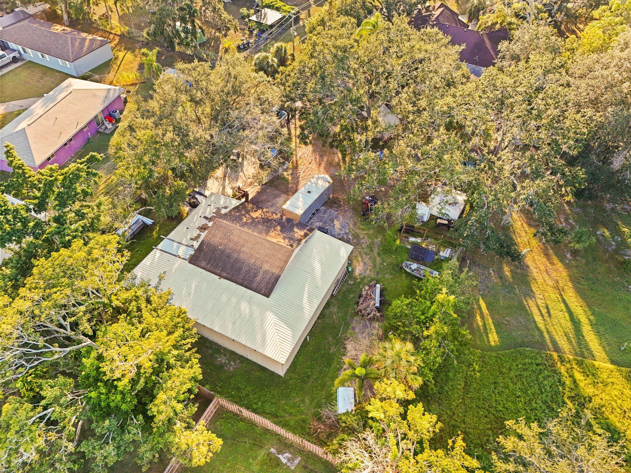 4200; TROPCL SHRS,27TH ST - Residential