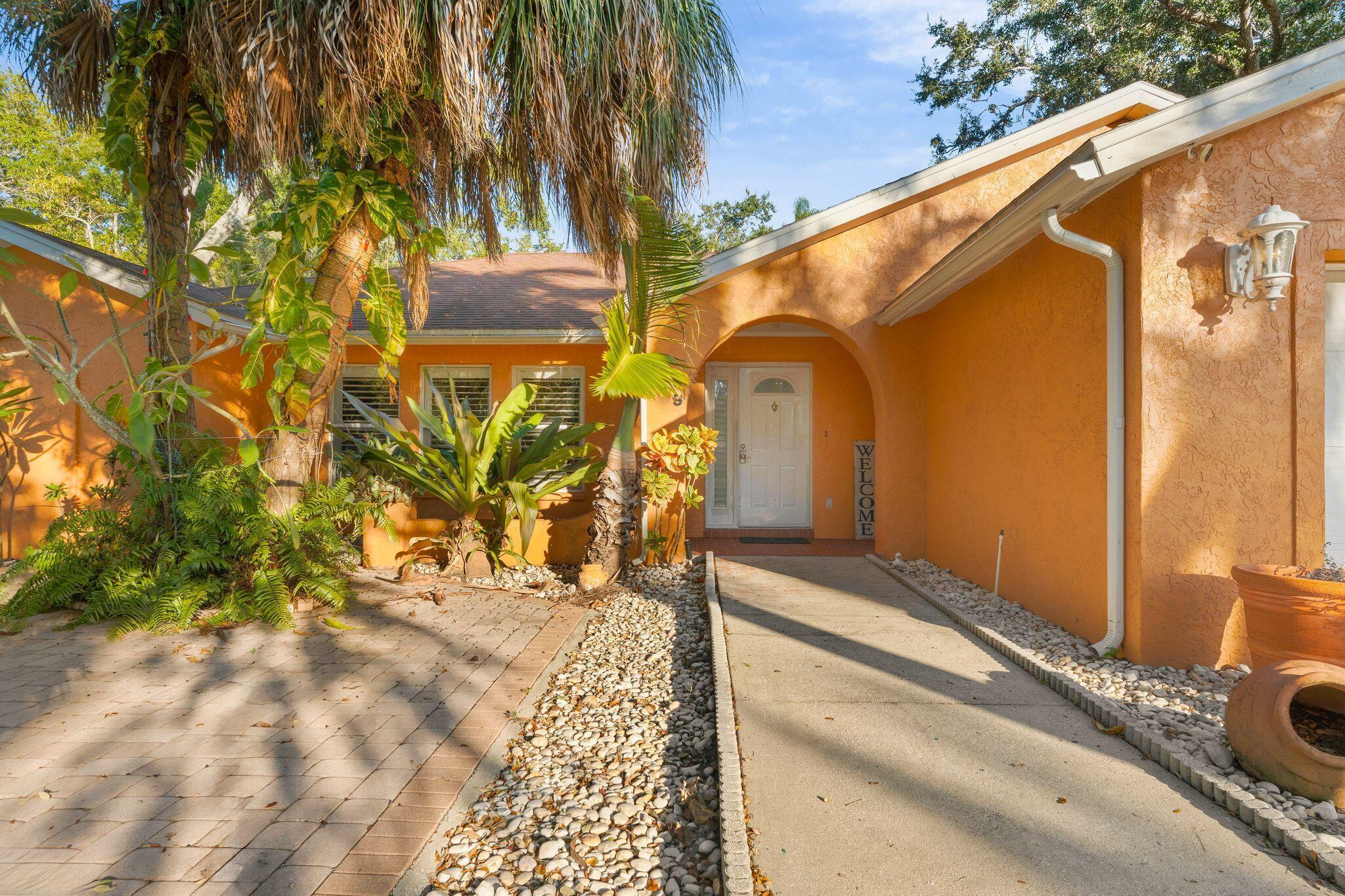 4200; TROPCL SHRS,27TH ST - Residential