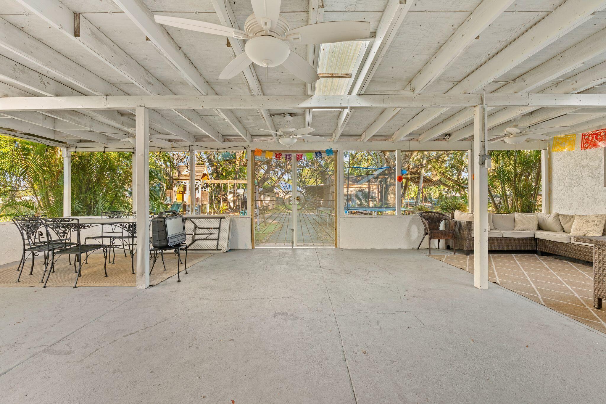 4200; TROPCL SHRS,27TH ST - Residential