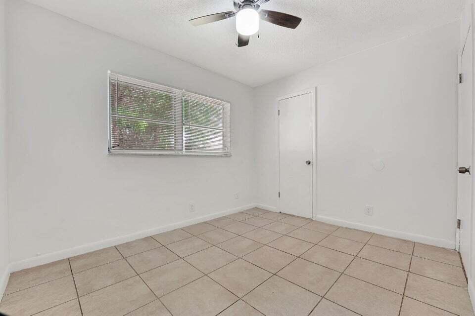 ACADEMY AWARD SEC 4 REPLA - Residential Lease