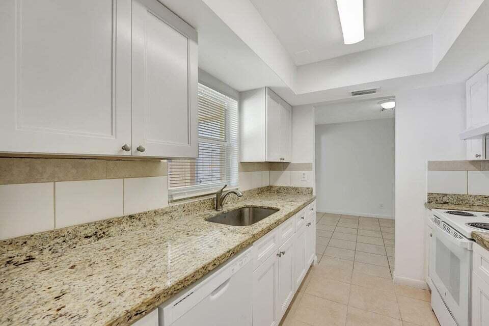 ACADEMY AWARD SEC 4 REPLA - Residential Lease