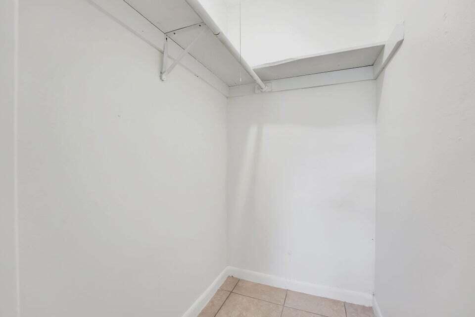 ACADEMY AWARD SEC 4 REPLA - Residential Lease