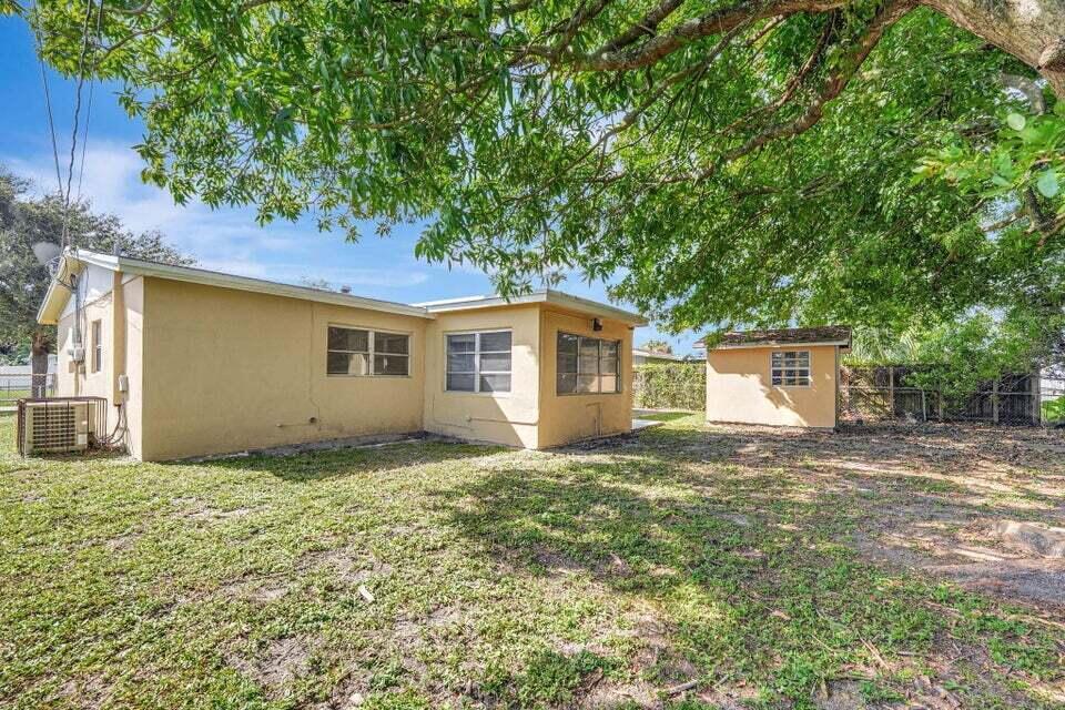 ACADEMY AWARD SEC 4 REPLA - Residential Lease