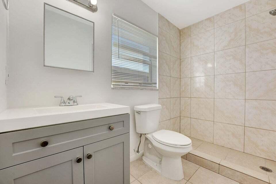 ACADEMY AWARD SEC 4 REPLA - Residential Lease