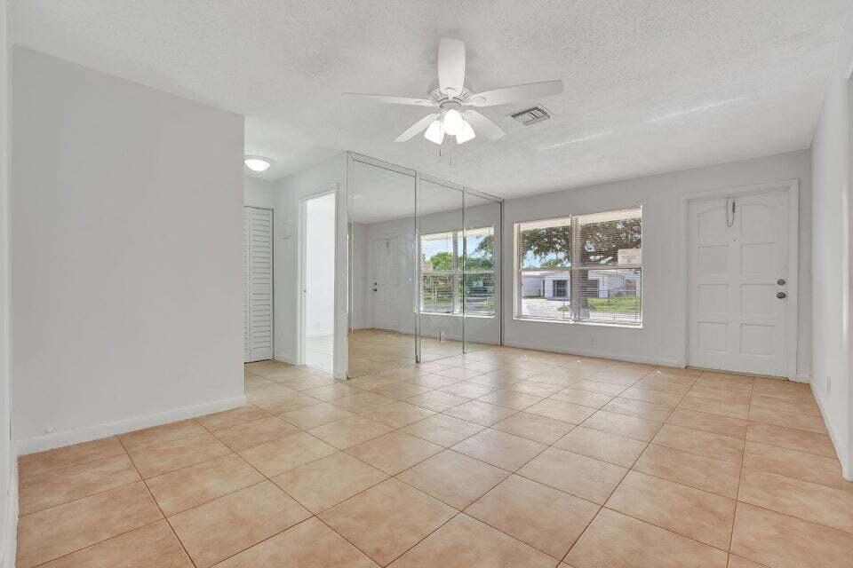 ACADEMY AWARD SEC 4 REPLA - Residential Lease