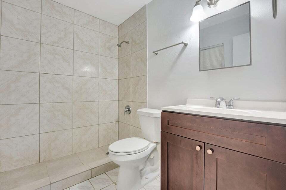 ACADEMY AWARD SEC 4 REPLA - Residential Lease