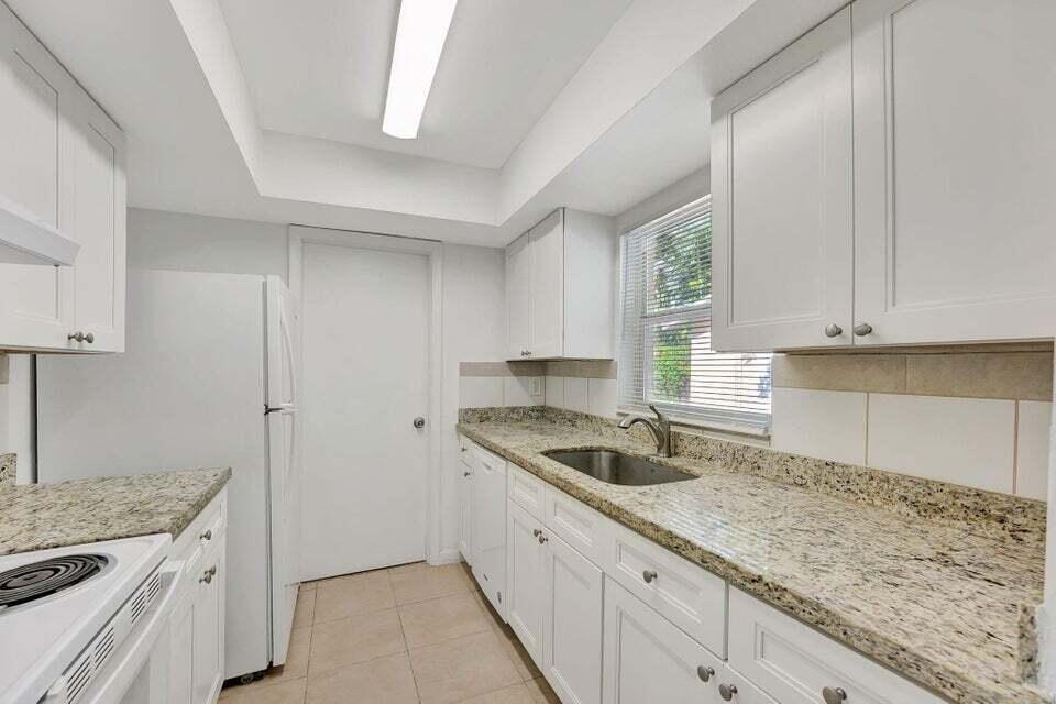 ACADEMY AWARD SEC 4 REPLA - Residential Lease