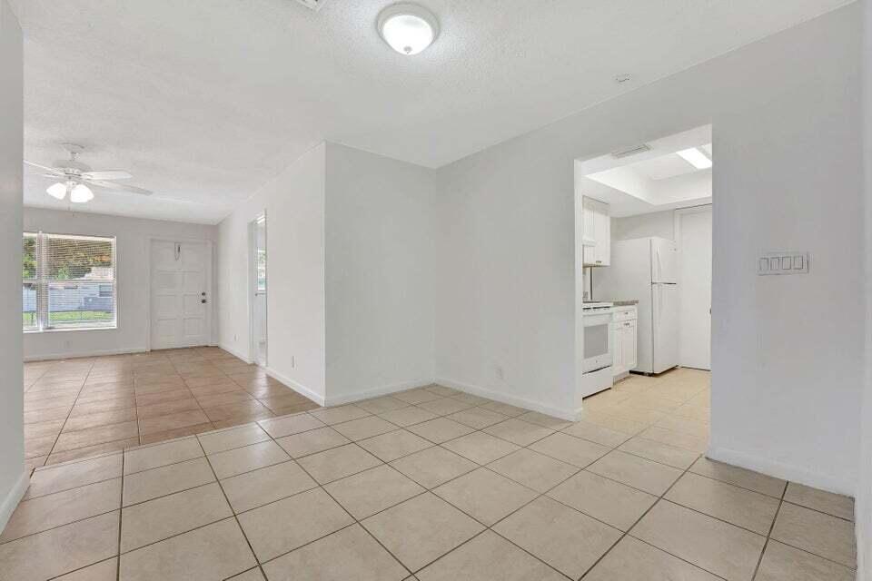 ACADEMY AWARD SEC 4 REPLA - Residential Lease