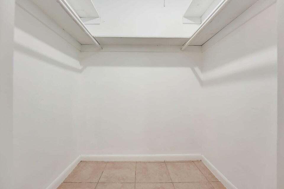 ACADEMY AWARD SEC 4 REPLA - Residential Lease