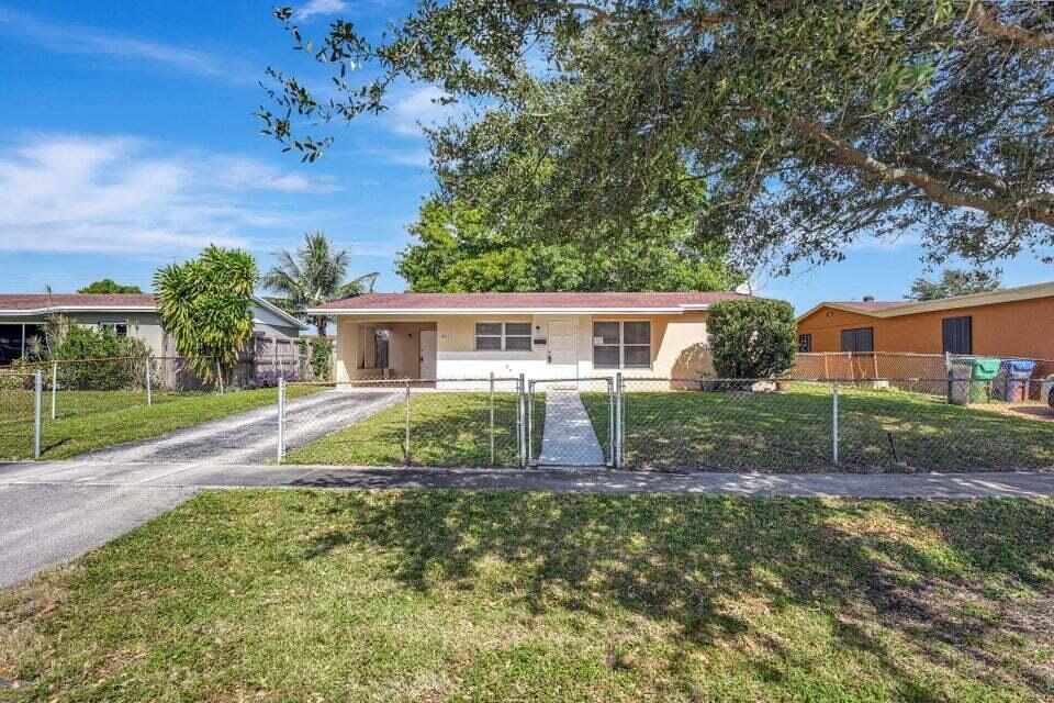 ACADEMY AWARD SEC 4 REPLA - Residential Lease