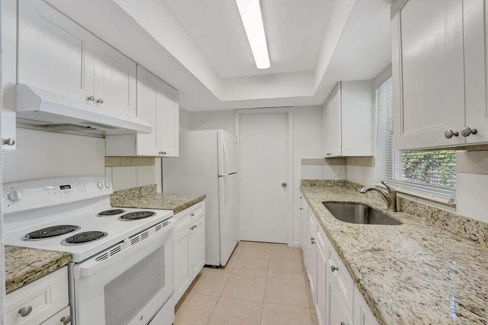 ACADEMY AWARD SEC 4 REPLA - Residential Lease