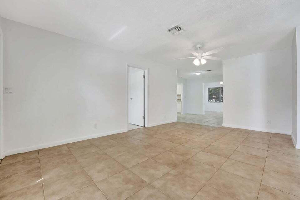 ACADEMY AWARD SEC 4 REPLA - Residential Lease