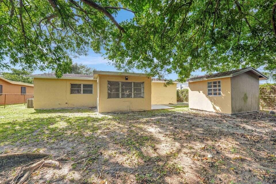 ACADEMY AWARD SEC 4 REPLA - Residential Lease