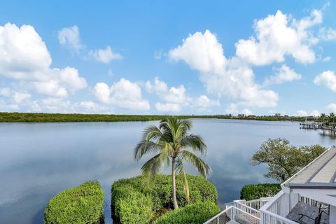 A home in Hutchinson Island