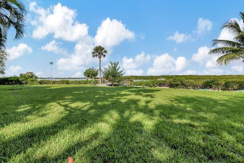 A home in Hutchinson Island