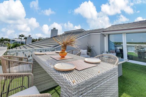 A home in Hutchinson Island