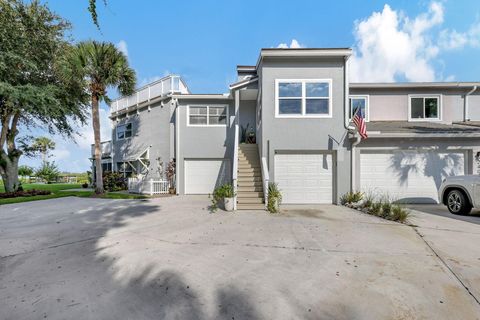 A home in Hutchinson Island