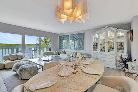 A home in Hutchinson Island