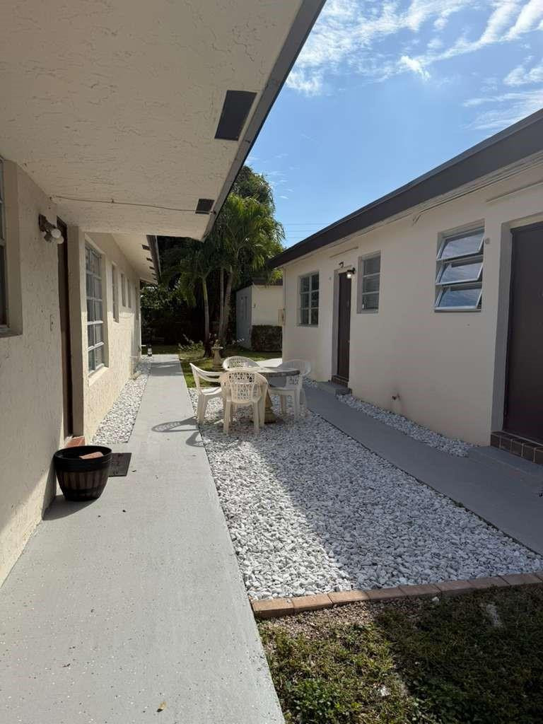 Hallandale Park 5-20 B - Residential Lease