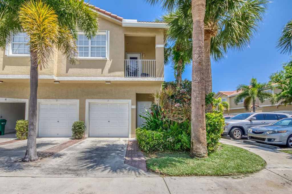 Photo of 112 Lighthouse Circle #J, Tequesta, FL 33469 (MLS # R11080627)
