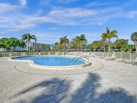 Tiny photo for 358 Oakridge T #358, Deerfield Beach, FL 33442 (MLS # B26024918)
