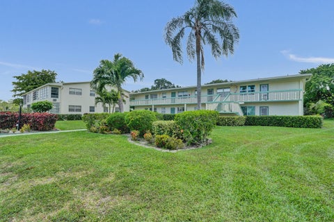 Tiny photo for 358 Oakridge T #358, Deerfield Beach, FL 33442 (MLS # B26024918)