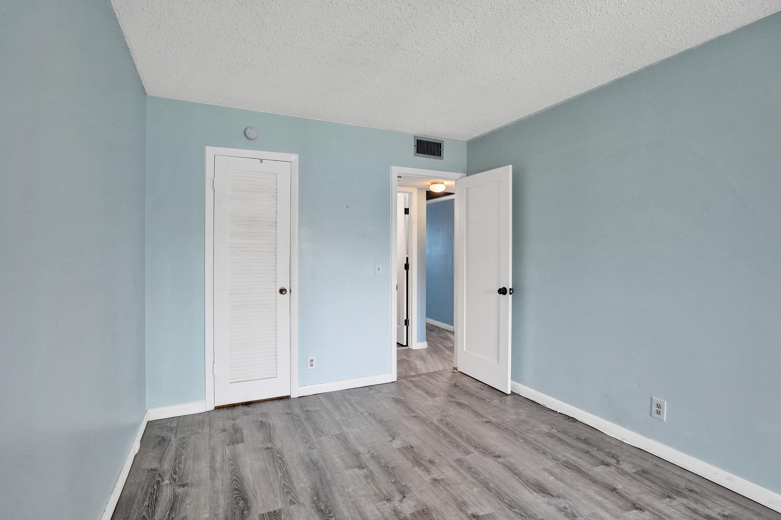 OAKRIDGE T CONDO - Residential