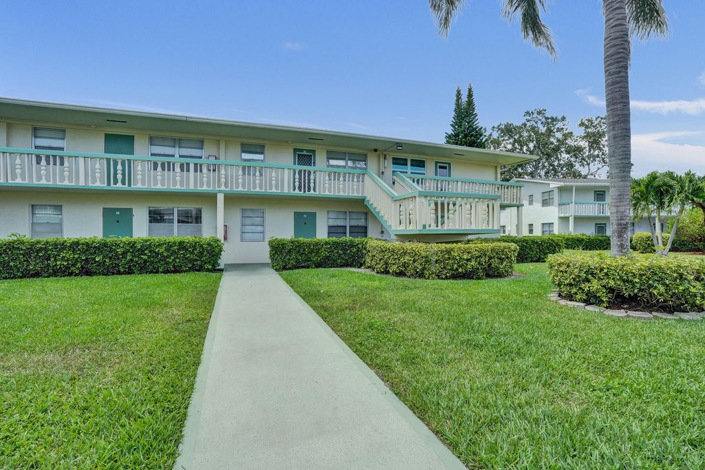 Photo of 358 Oakridge T #358, Deerfield Beach, FL 33442 (MLS # B26024918)