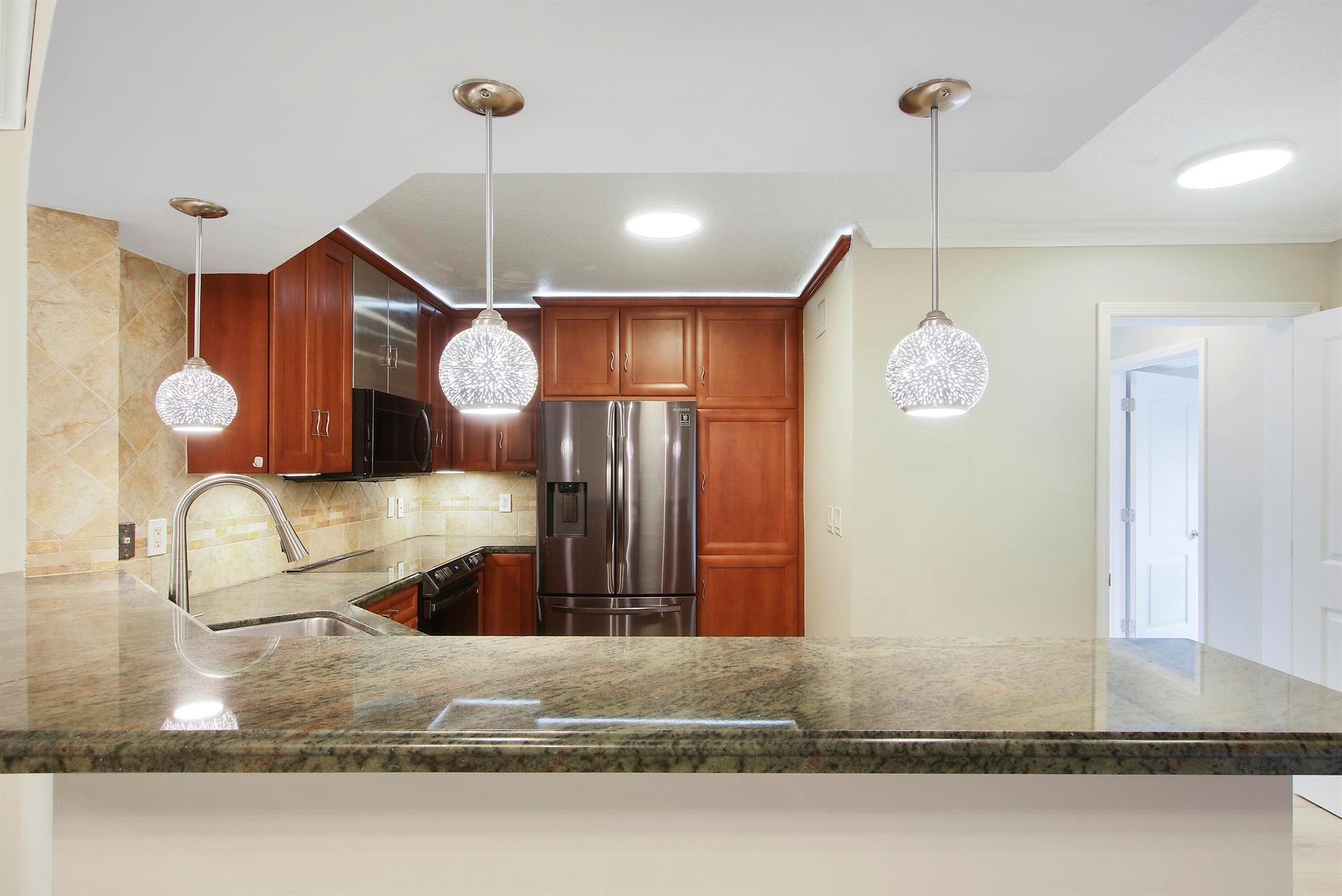 HYPOLUXOS MARINERS CAY CO - Residential Lease