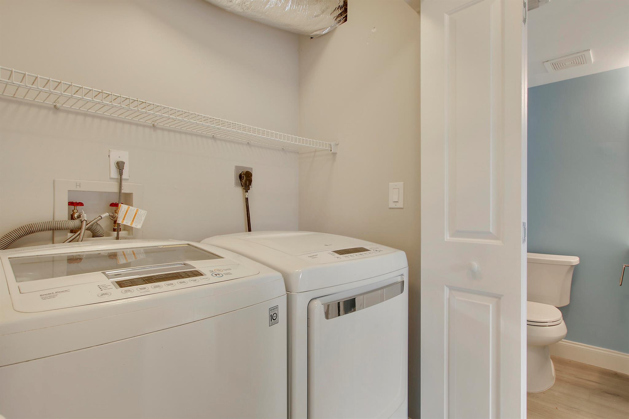 HYPOLUXOS MARINERS CAY CO - Residential Lease