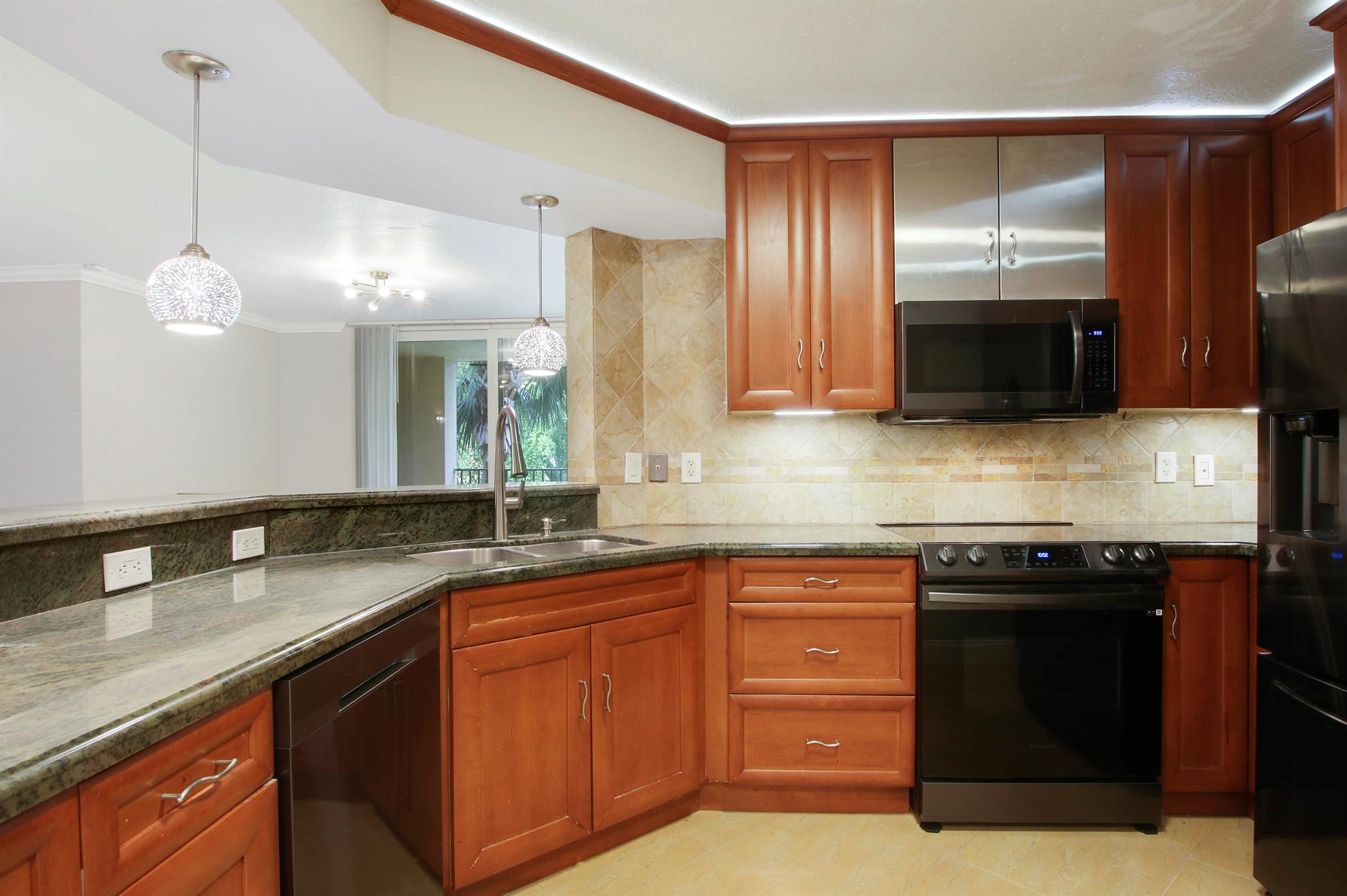 HYPOLUXOS MARINERS CAY CO - Residential Lease