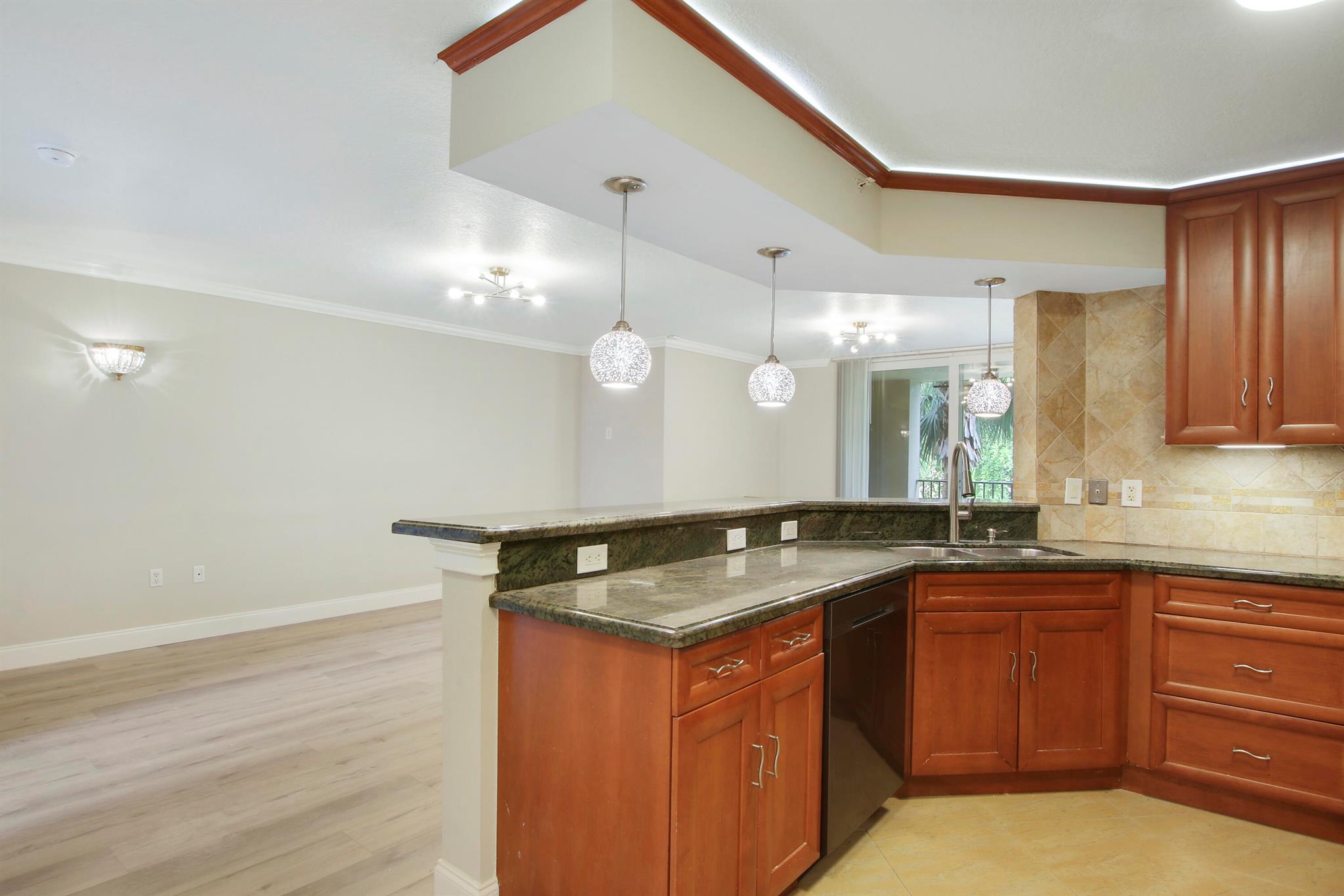 HYPOLUXOS MARINERS CAY CO - Residential Lease