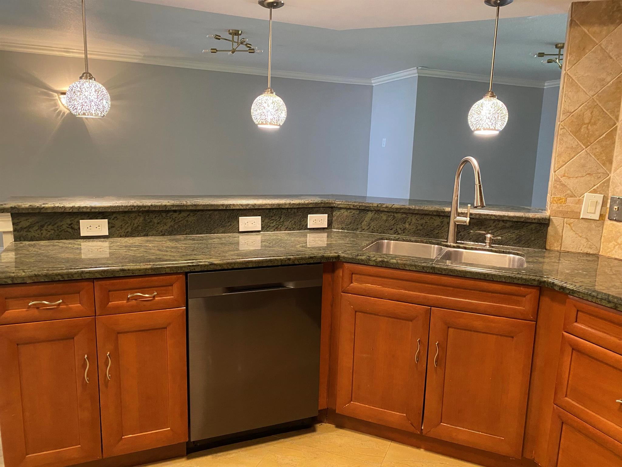 HYPOLUXOS MARINERS CAY CO - Residential Lease