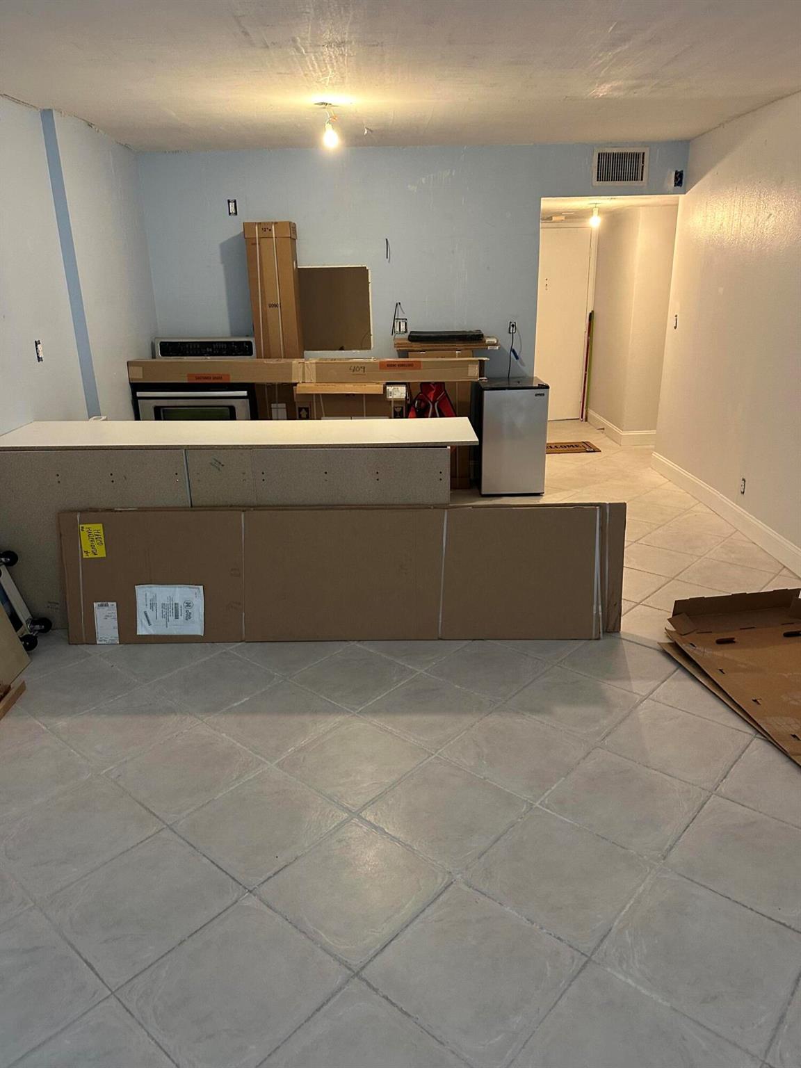 3540 S Ocean Boulevard 409, South Palm Beach, FL, 33480/$230,000 1 3540 S Ocean Boulevard 409