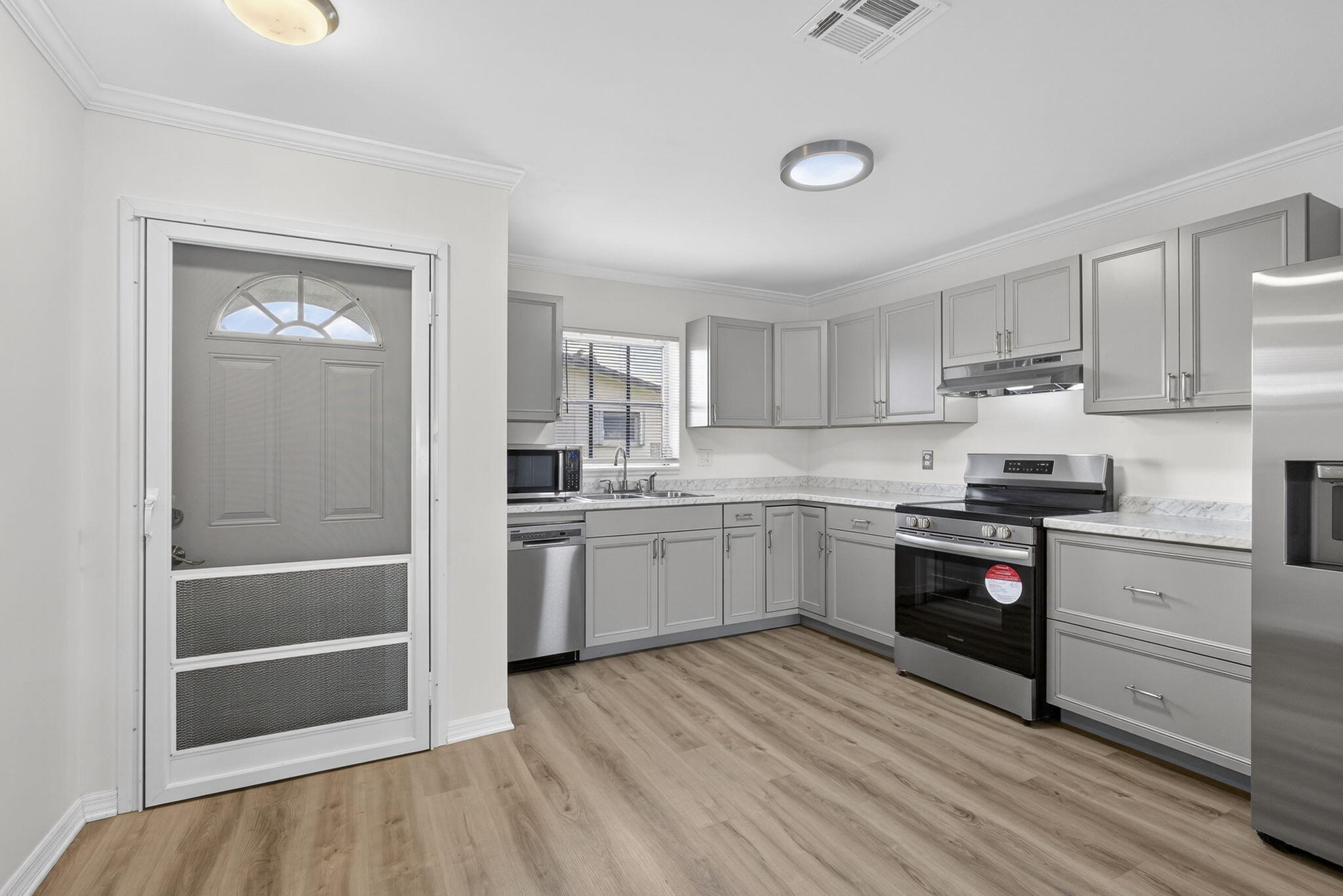 CRESTHAVEN VILLAS 6 CONDO - Residential