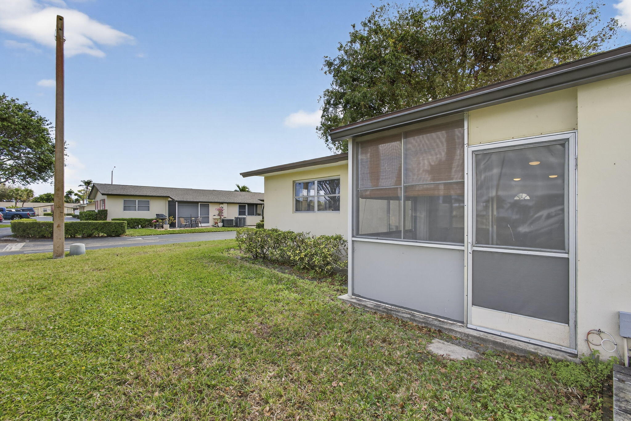 CRESTHAVEN VILLAS 6 CONDO - Residential