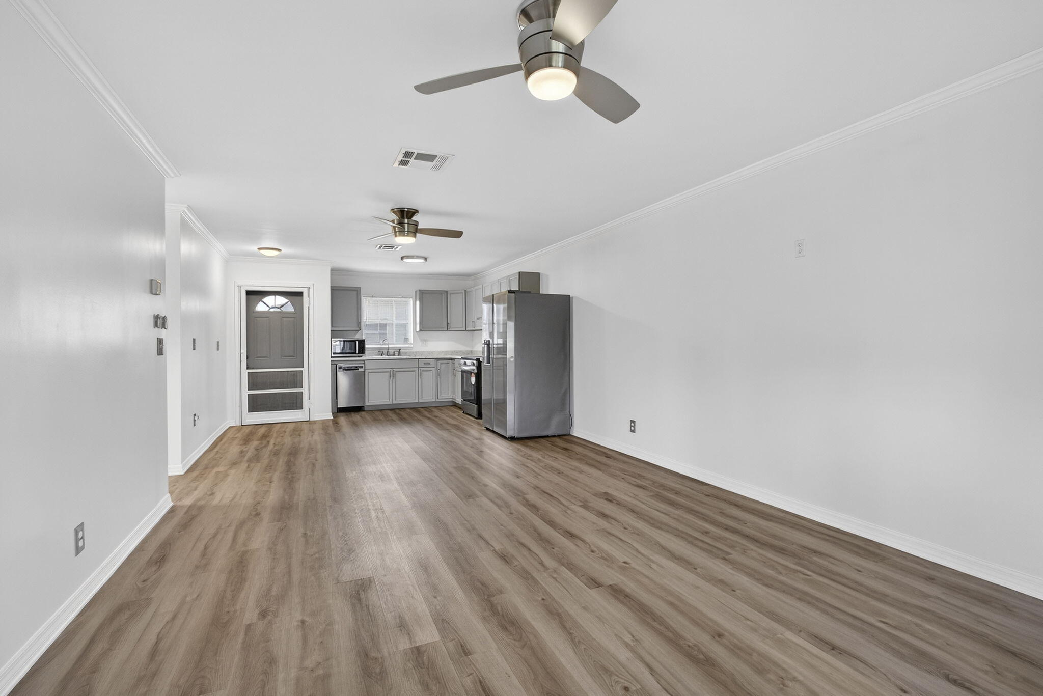 CRESTHAVEN VILLAS 6 CONDO - Residential